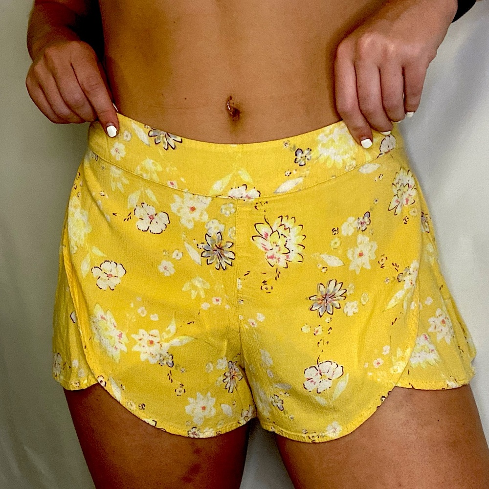 Yellow floral Billabong Short